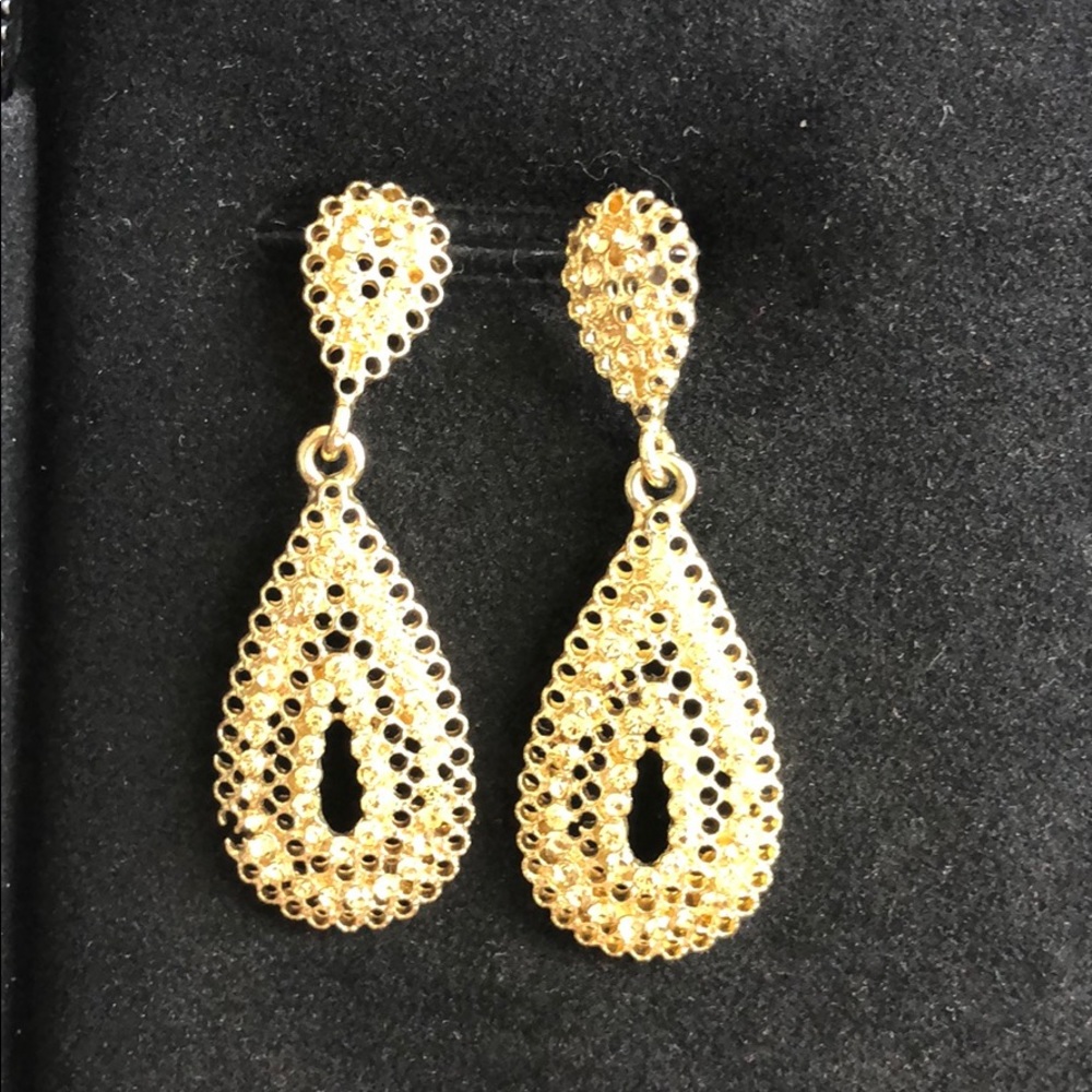 Beautiful light weight gold delicate earrings